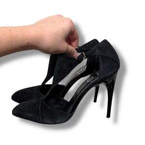 Roger Vivier Lavallière Black Suede Perforated V Strap Pump Cutout Heels Size 7